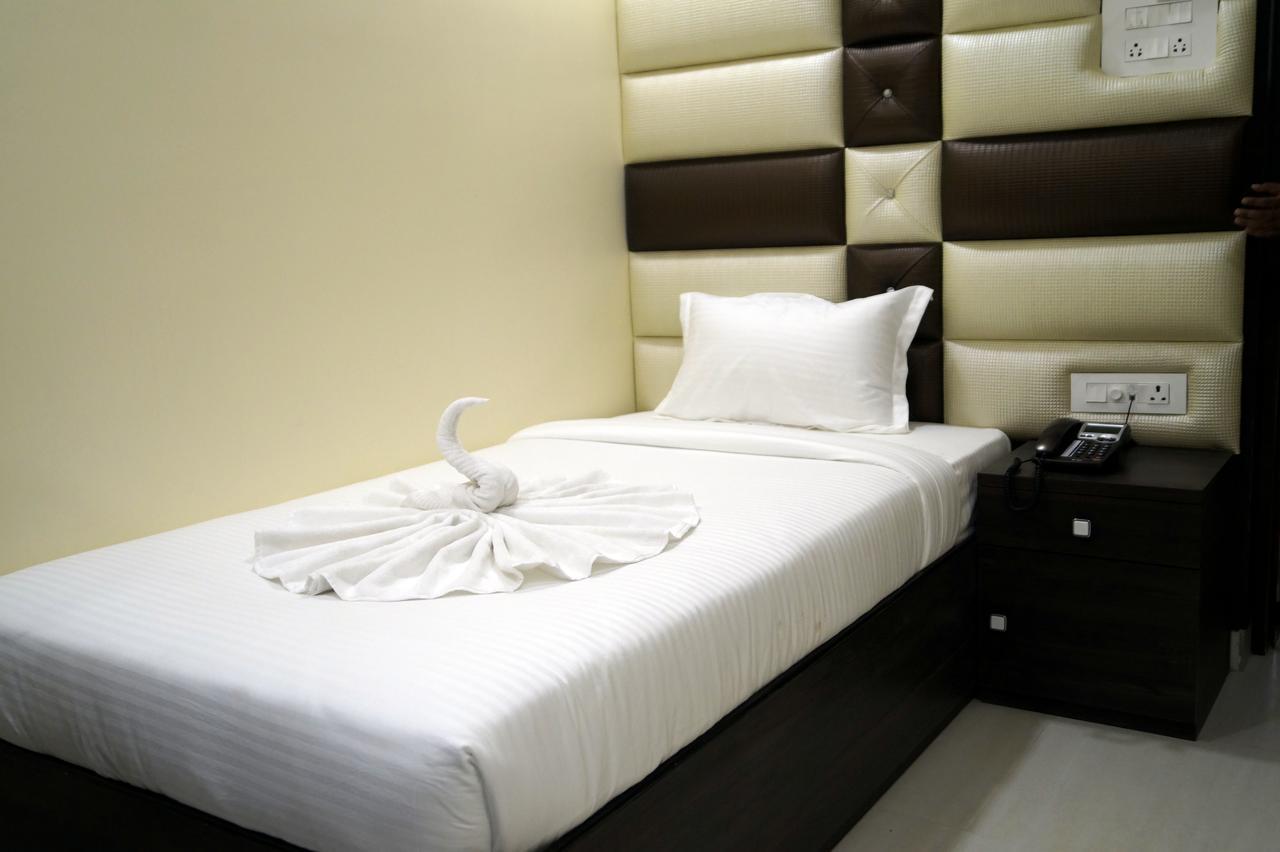 Hotel Silver Arcade Māldah 外观 照片