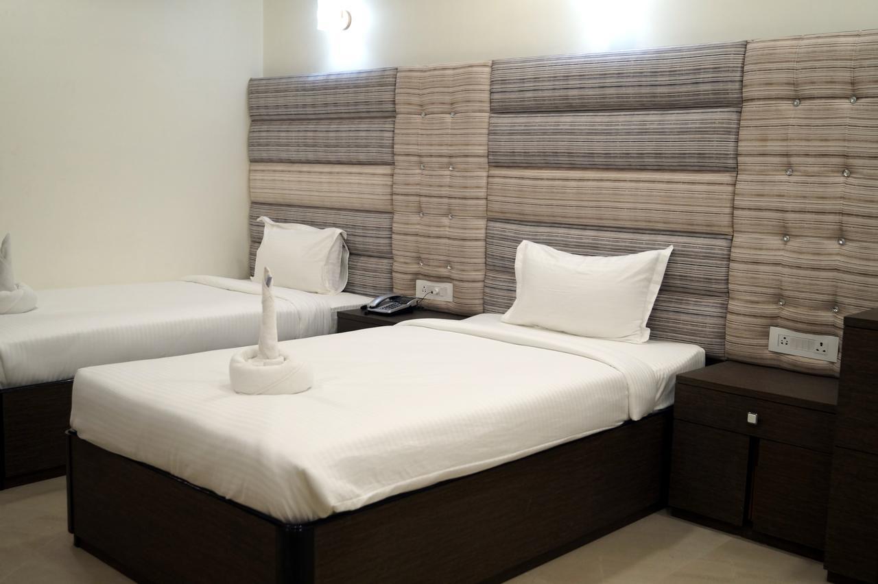 Hotel Silver Arcade Māldah 外观 照片
